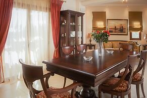 Private Pool Luxurious Villa with Parking & BBQ