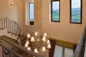 Private Pool Luxurious Villa with Parking & BBQ