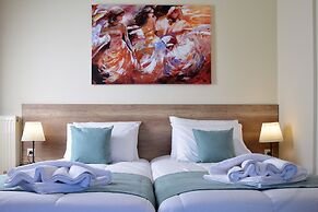 Private Pool Luxurious Villa with Parking & BBQ