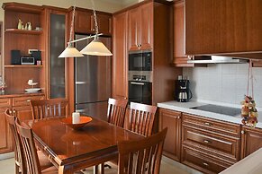 Private Pool Luxurious Villa with Parking & BBQ