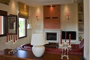 Private Pool Luxurious Villa with Parking & BBQ