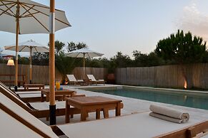Private Pool Luxurious Villa with Parking & BBQ
