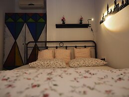 Psirri Artistic Rooftop Apartment with Acropolis View