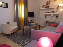 Psirri Artistic Rooftop Apartment with Acropolis View