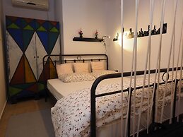 Psirri Artistic Rooftop Apartment with Acropolis View