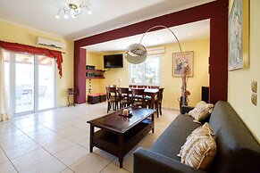 Relaxing Family Home near Beaches