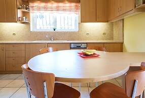 Relaxing Family Home near Beaches