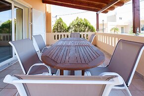 Relaxing Family Home near Beaches