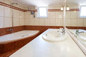 Relaxing Family Home near Beaches