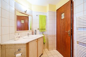 Relaxing Family Home near Beaches