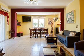 Relaxing Family Home near Beaches