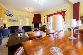 Relaxing Family Home near Beaches