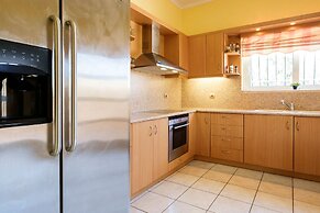 Relaxing Family Home near Beaches