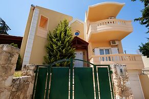 Relaxing Family Home near Beaches