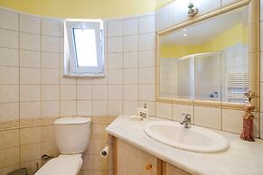 Relaxing Family Home near Beaches