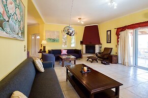 Relaxing Family Home near Beaches