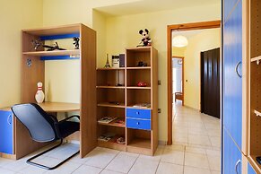 Relaxing Family Home near Beaches