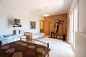 Relaxing Family Home near Beaches