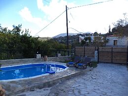 Rural Spacious Villa with Pool at Central Crete