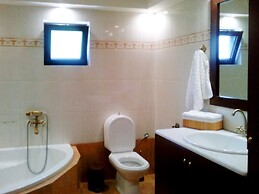 Rural Spacious Villa with Pool at Central Crete