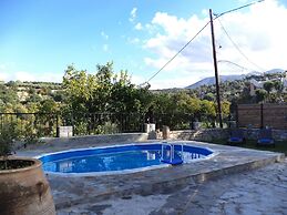 Rural Spacious Villa with Pool at Central Crete