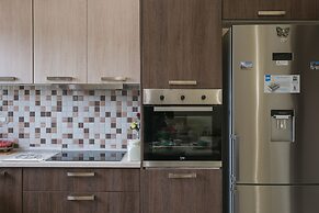 Spacious & New fully equipped Home with Parking