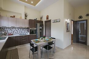 Spacious & New fully equipped Home with Parking