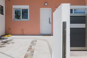 Spacious & New fully equipped Home with Parking