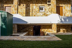 Spacious home with garden in Marathonas