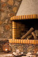 Spacious home with garden in Marathonas