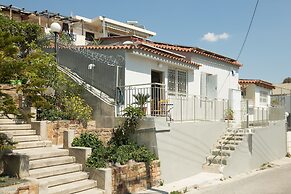 Splendid Views from a Cozy Cottage with a Garden Terrace