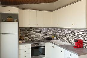 Splendid Views from a Cozy Cottage with a Garden Terrace