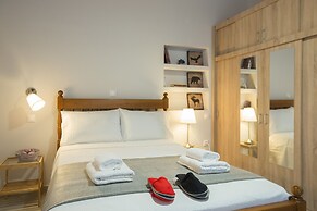 Splendid Views from a Cozy Cottage with a Garden Terrace