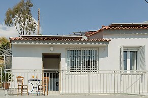 Splendid Views from a Cozy Cottage with a Garden Terrace