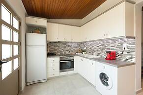 Splendid Views from a Cozy Cottage with a Garden Terrace