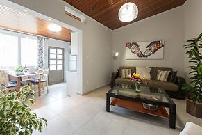 Splendid Views from a Cozy Cottage with a Garden Terrace