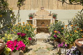 Splendid Views from a Cozy Cottage with a Garden Terrace