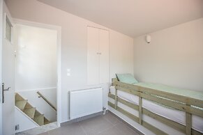 Splendid Views from a Cozy Cottage with a Garden Terrace