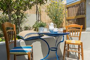 Splendid Views from a Cozy Cottage with a Garden Terrace