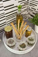 Splendid Views from a Cozy Cottage with a Garden Terrace