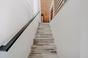 48sl - Hot Tub - Pets Ok - Wifi - Wood Stove - Sleeps 5 3 Bedroom Home