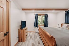 48sl - Hot Tub - Pets Ok - Wifi - Wood Stove - Sleeps 5 3 Bedroom Home