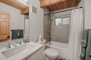 48sl - Hot Tub - Pets Ok - Wifi - Wood Stove - Sleeps 5 3 Bedroom Home