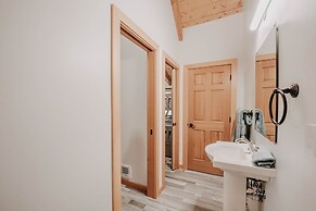 48sl - Hot Tub - Pets Ok - Wifi - Wood Stove - Sleeps 5 3 Bedroom Home