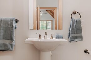 48sl - Hot Tub - Pets Ok - Wifi - Wood Stove - Sleeps 5 3 Bedroom Home