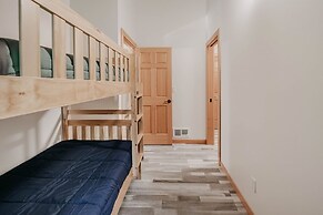 48sl - Hot Tub - Pets Ok - Wifi - Wood Stove - Sleeps 5 3 Bedroom Home