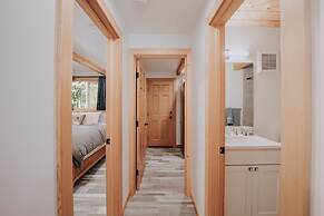 48sl - Hot Tub - Pets Ok - Wifi - Wood Stove - Sleeps 5 3 Bedroom Home