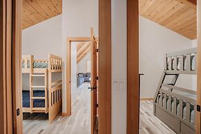 48sl - Hot Tub - Pets Ok - Wifi - Wood Stove - Sleeps 5 3 Bedroom Home