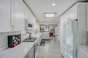 49sl - Hot Tub - Wifi - Fireplace - Sleeps 10 3 Bedroom Home by Redawn