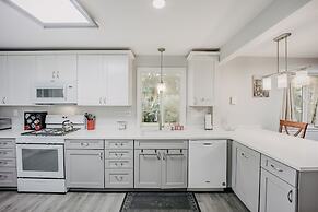 49sl - Hot Tub - Wifi - Fireplace - Sleeps 10 3 Bedroom Home by Redawn